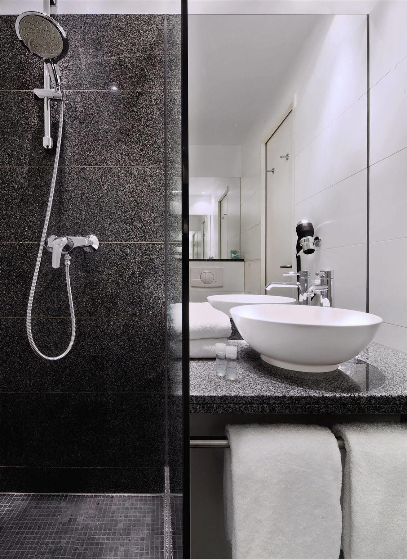 Motel One Hamburg Airport Bagian luar foto